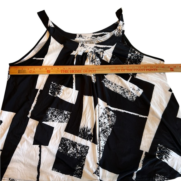 SHEIN Women’s Tank Top In Black & White Abstract Color Pattern Size 20W is NWOT. - Picture 4 of 10